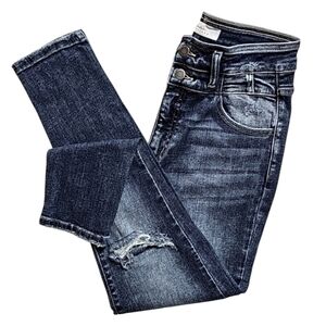 KanCan Curvy Stretch Distressed Highrise Jeans. Women's Size: W28x26L